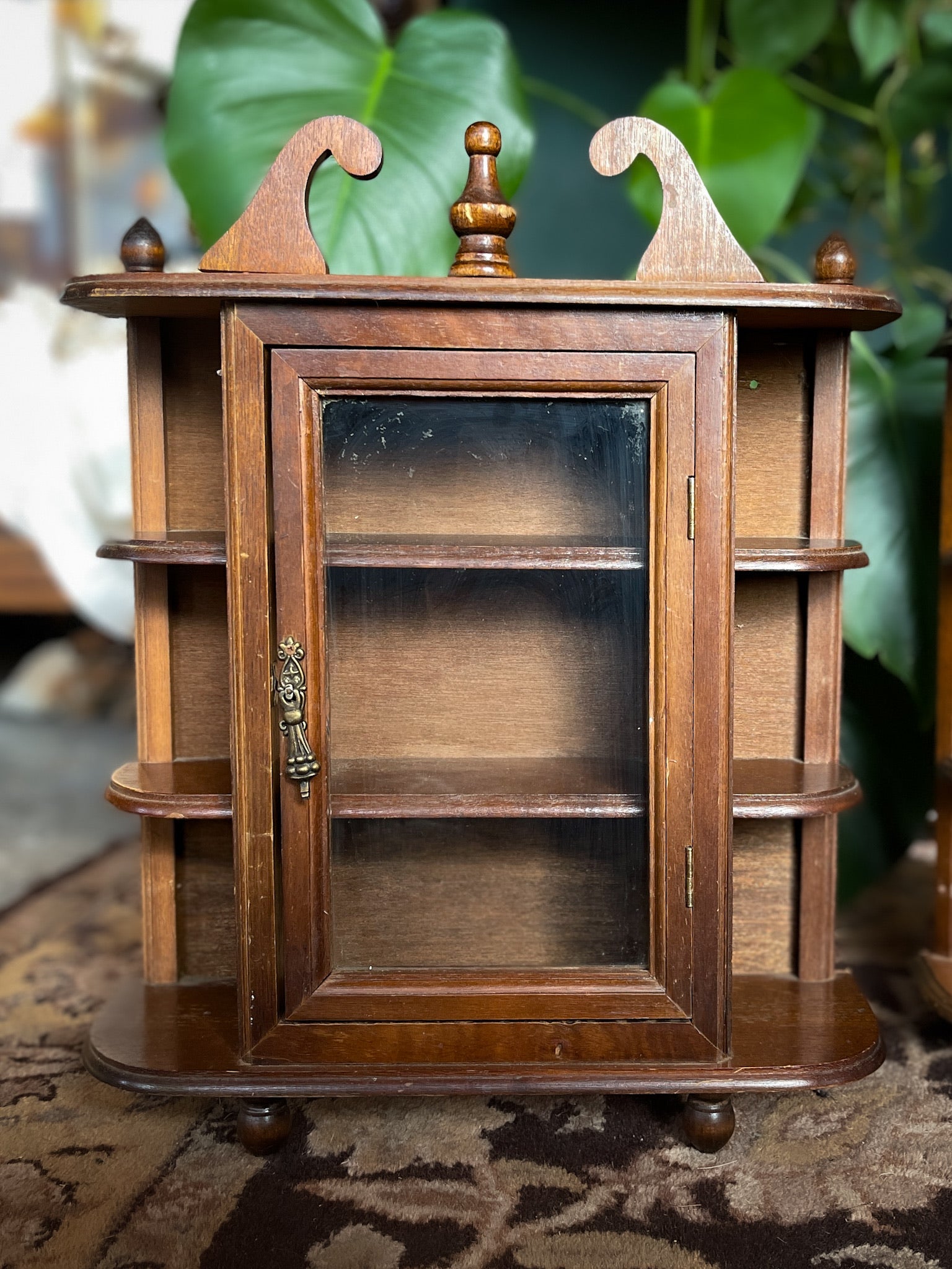 Small VTG Wooden Curio Cabinet
